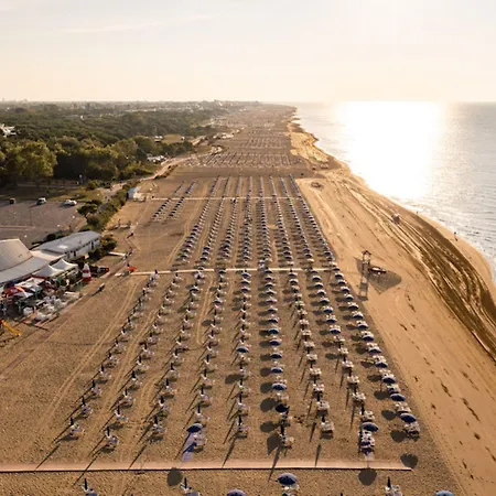 With Private Garden In Apartmán