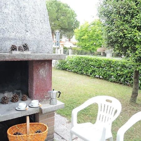 With Private Garden In شقة