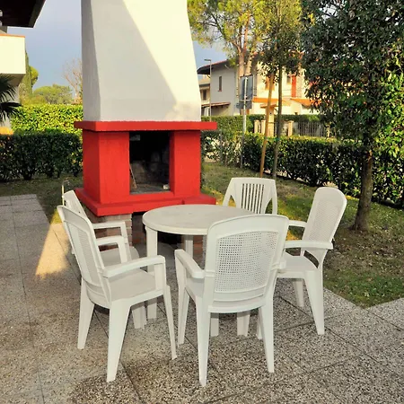 Апартаменти With Private Garden In