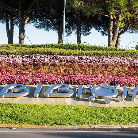 Апартаменти With Private Garden In